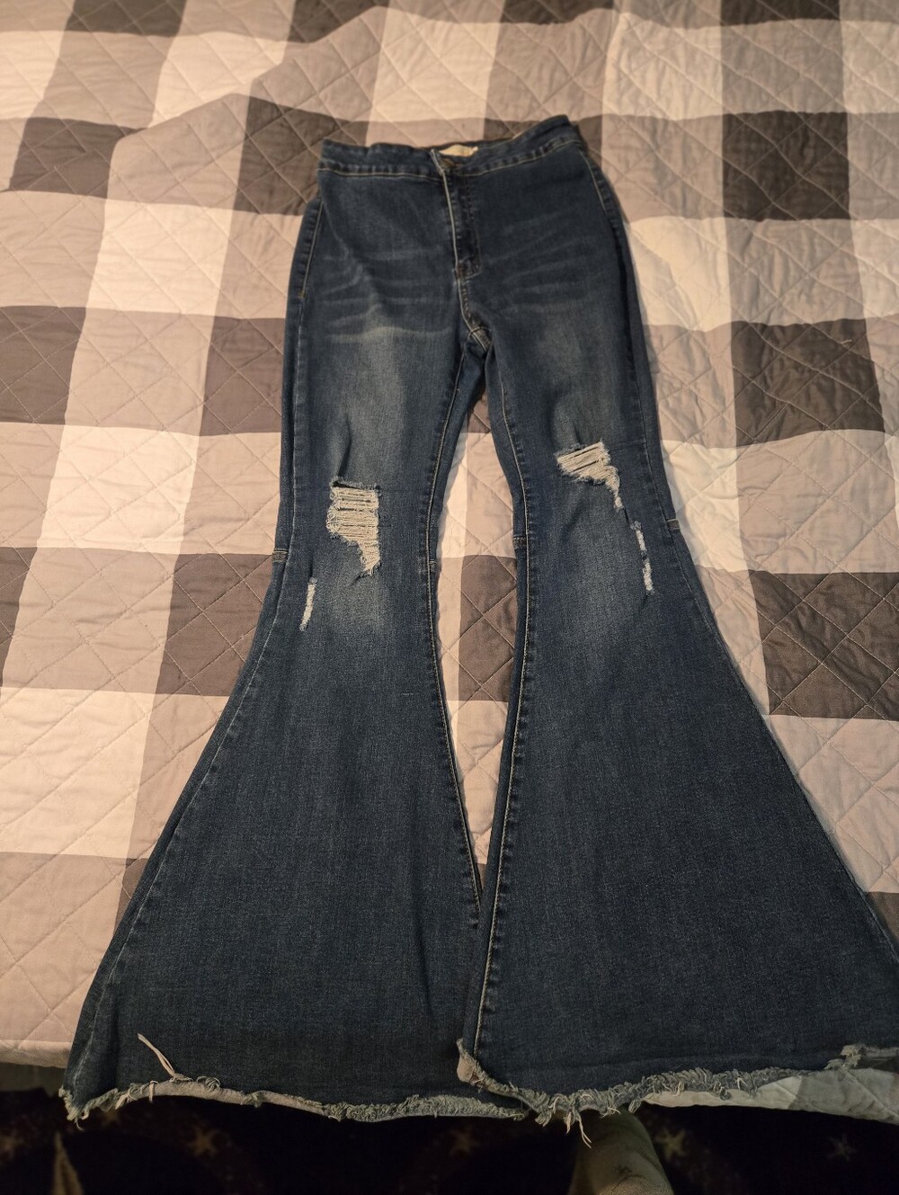 Turquoise Haven High-Rise Dark Blue Distressed Flare Jeans for Women,Size M.See